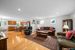 8 Mather Cir, Windsor Locks, CT 06096 - Photo 7