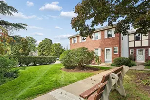 1 E Gate Ln, Hamden, CT 06514 - Photo 3