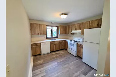 302 Boston Post Road #16, Waterford, CT 06385 - Photo 3