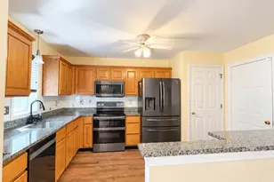 162 Thistle Pond Dr, Bloomfield, CT 06002 - Photo 7