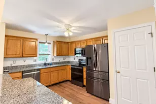 162 Thistle Pond Dr, Bloomfield, CT 06002 - Photo 5