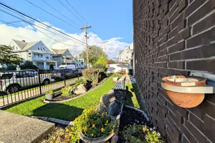 393 Laurel Ave, Bridgeport, CT 06604 - Photo 5
