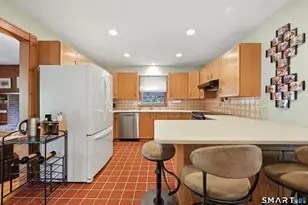 2 Ward Dr, Danbury, CT 06810 - Photo 9