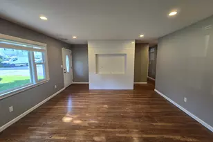 9 Lakeview Ave, Shelton, CT 06484 - Photo 3