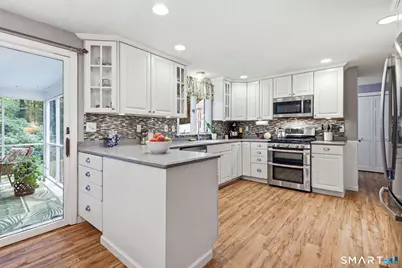 39 Laurel Lane, Simsbury, CT 06070 - Photo 11
