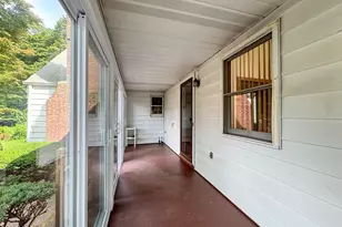 40 Saltonstall Pl, East Haven, CT 06512 - Photo 19