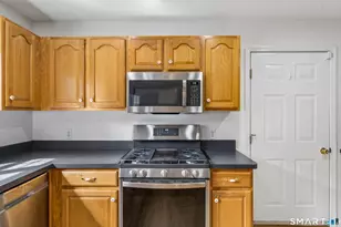 5 Pequot Ct, Monroe, CT 06468 - Photo 9