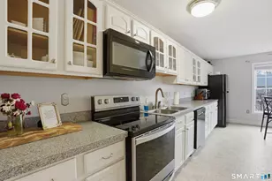 74 Perry St, Putnam, CT 06260 - Photo 9