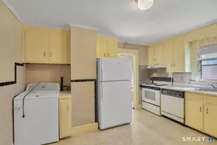 27 Fairview Ave, Middletown, CT 06457 - Photo 13