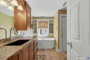 215 Knickerbocker Ave, Stamford, CT 06907 - Photo 19