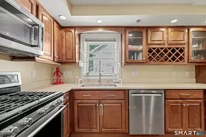 215 Knickerbocker Avenue, Stamford, CT 06907 - Photo 7