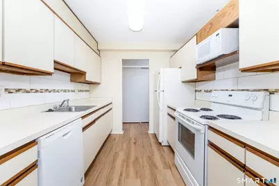 887 Farmington Avenue #6F, West Hartford, CT 06119 - Photo 15
