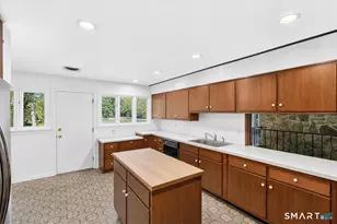 154 Driftwood Ln, Trumbull, CT 06611 - Photo 9
