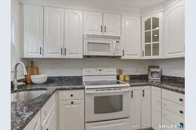 19 Colonial Road #6, Stamford, CT 06906 - Photo 11