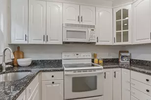 19 Colonial Rd, Stamford, CT 06906 - Photo 11