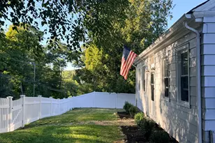 95 Old Norwich Rd, Waterford, CT 06375 - Photo 3