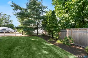 80 Bywater Ln, Bridgeport, CT 06605 - Photo 33