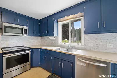 27 Rival Court, East Hartford, CT 06118 - Photo 9