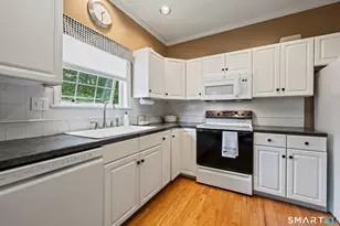 43 Harwich Ln, West Hartford, CT 06117 - Photo 9