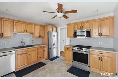 709 Bunker Hill Avenue, Waterbury, CT 06708 - Photo 15