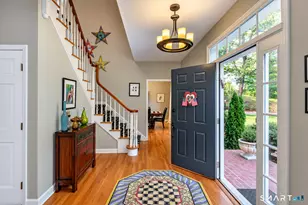 32 Sail Harbour Dr, New Fairfield, CT 06812 - Photo 3
