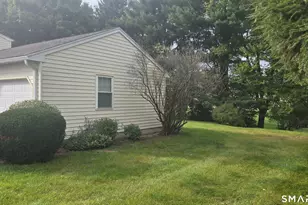121 Carriage Dr, Manchester, CT 06040 - Photo 5