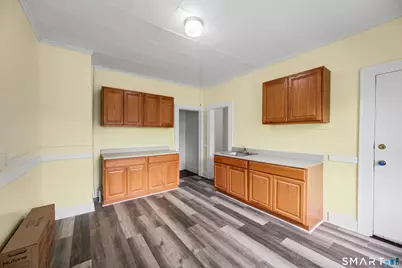 32 Wood Street, Meriden, CT 06451 - Photo 9