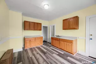 32 Wood St, Meriden, CT 06451 - Photo 9