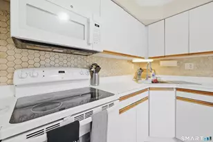 195 Village Square Dr, New Britain, CT 06053 - Photo 11