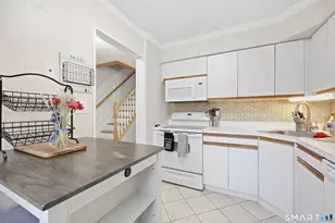 195 Village Square Dr, New Britain, CT 06053 - Photo 13