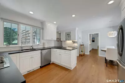 6 Stoneleigh Square, Fairfield, CT 06825 - Photo 13