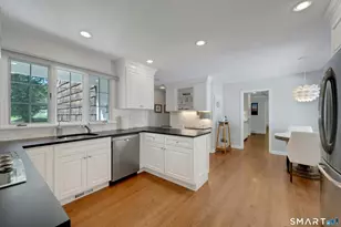 6 Stoneleigh Square, Fairfield, CT 06825 - Photo 13