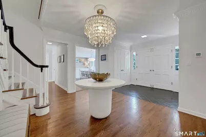 6 Stoneleigh Square, Fairfield, CT 06825 - Photo 3