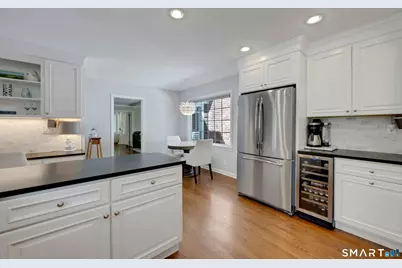 6 Stoneleigh Square, Fairfield, CT 06825 - Photo 11