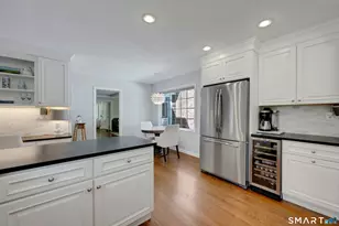 6 Stoneleigh Square, Fairfield, CT 06825 - Photo 11