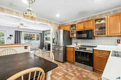 34 Beacon Manor Circle, Naugatuck, CT 06770 - Photo 11