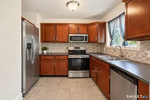 12 Tudor Ln, Naugatuck, CT 06770 - Photo 7