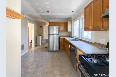 45 Queens Avenue, Stratford, CT 06614 - Photo 9