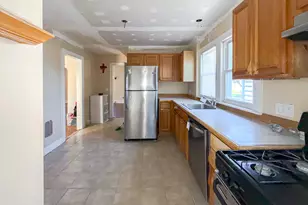 45 Queens Ave, Stratford, CT 06614 - Photo 9