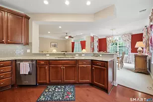 1011 Brookside Ct, Newtown, CT 06470 - Photo 9