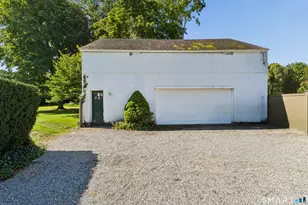 195 Old South Rd, Fairfield, CT 06890 - Photo 37