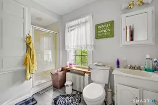 33 Pleasant St, Danbury, CT 06810 - Photo 15
