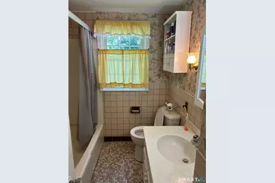 327 North Hoadley Street, Naugatuck, CT 06770 - Photo 13