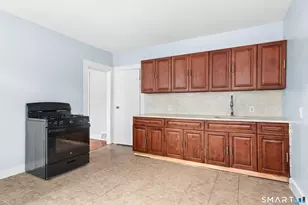 353 Charles St, Bridgeport, CT 06606 - Photo 7