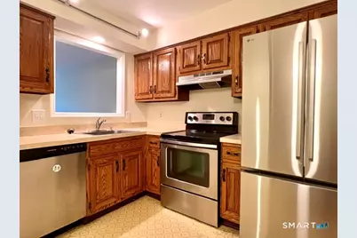 55 Mill Plain Road #32-12, Danbury, CT 06811 - Photo 3