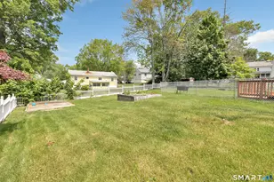 11 Sarah Ct, West Haven, CT 06516 - Photo 3