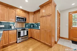 8 Byselle Rd, Norwalk, CT 06851 - Photo 15