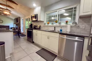 8 Signal Hill Rd, Brookfield, CT 06804 - Photo 5