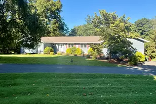8 Signal Hill Rd, Brookfield, CT 06804 - Photo 1