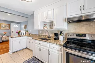 296 Ruth St, Bridgeport, CT 06606 - Photo 11
